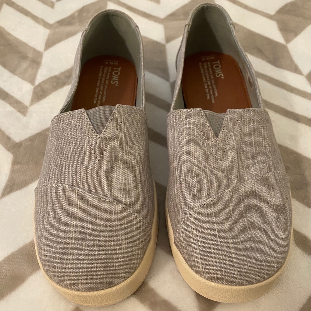 New! Tom’s Avalon slip on- Heather gray, size 9.5